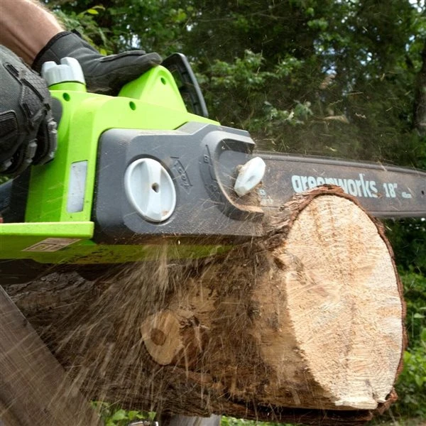 Greenworks 14.5 A, 18-in Corded Electric Chainsaw 4 Greenworks 14.5 A, 18-in Corded Electric Chainsaw - Image 4